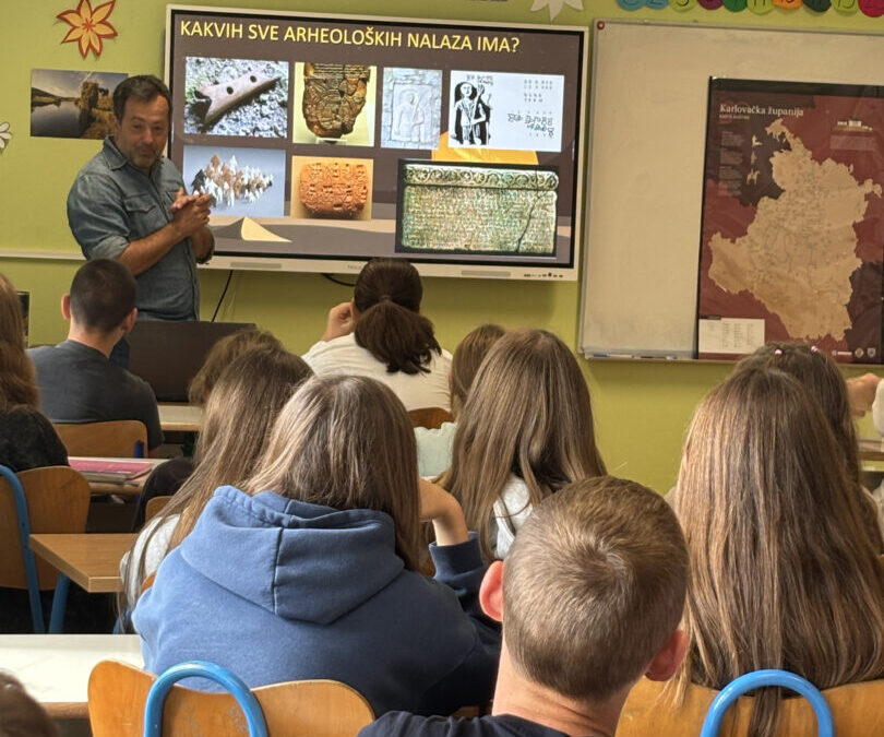 Arheologija u OŠ Barilović, posjet arheologa Raguža